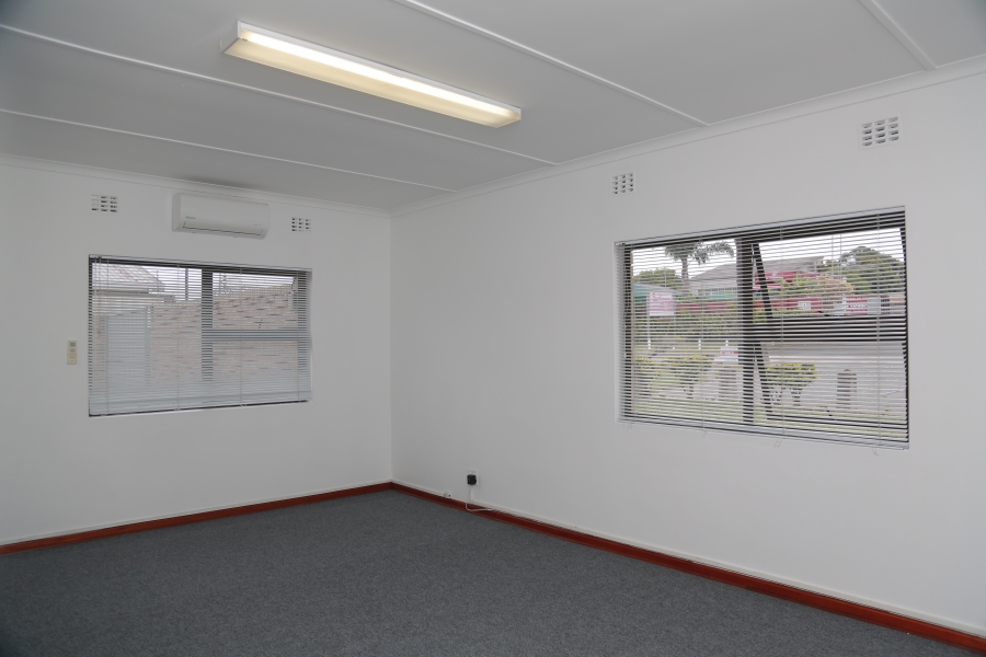 To Let commercial Property for Rent in Beacon Bay North Eastern Cape